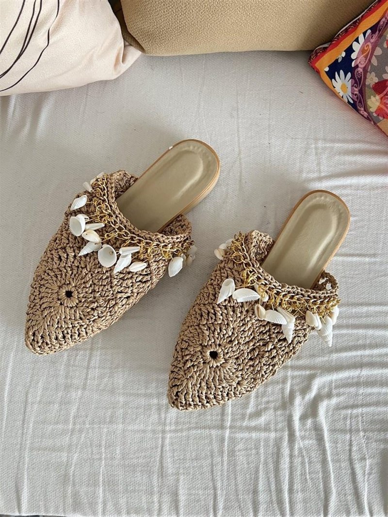 Knitted slippers