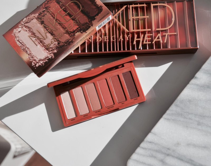 Palette Feature Eyes of Urban Decay Naked Heat
