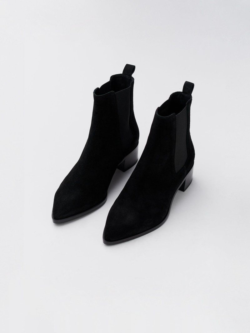 Chelsea shoes are suedelair