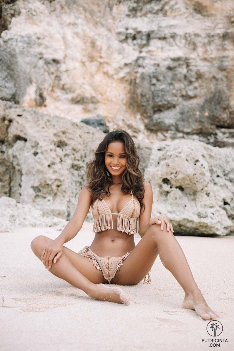 Putri Cinta photo shoots naked