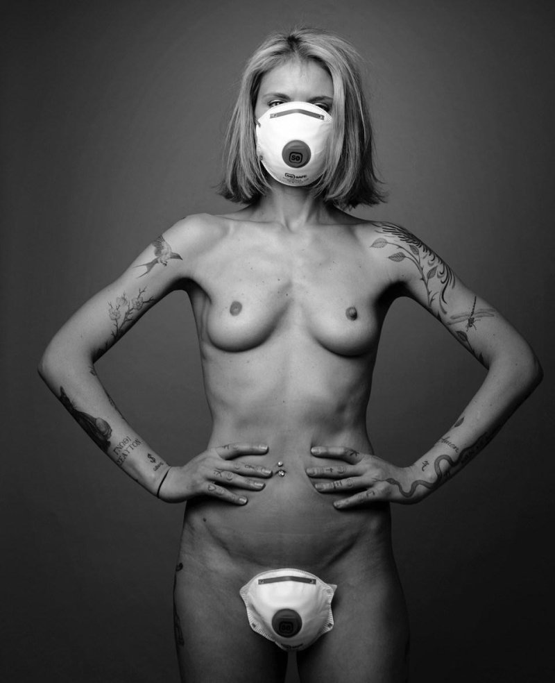 Girl in a medical mask nude