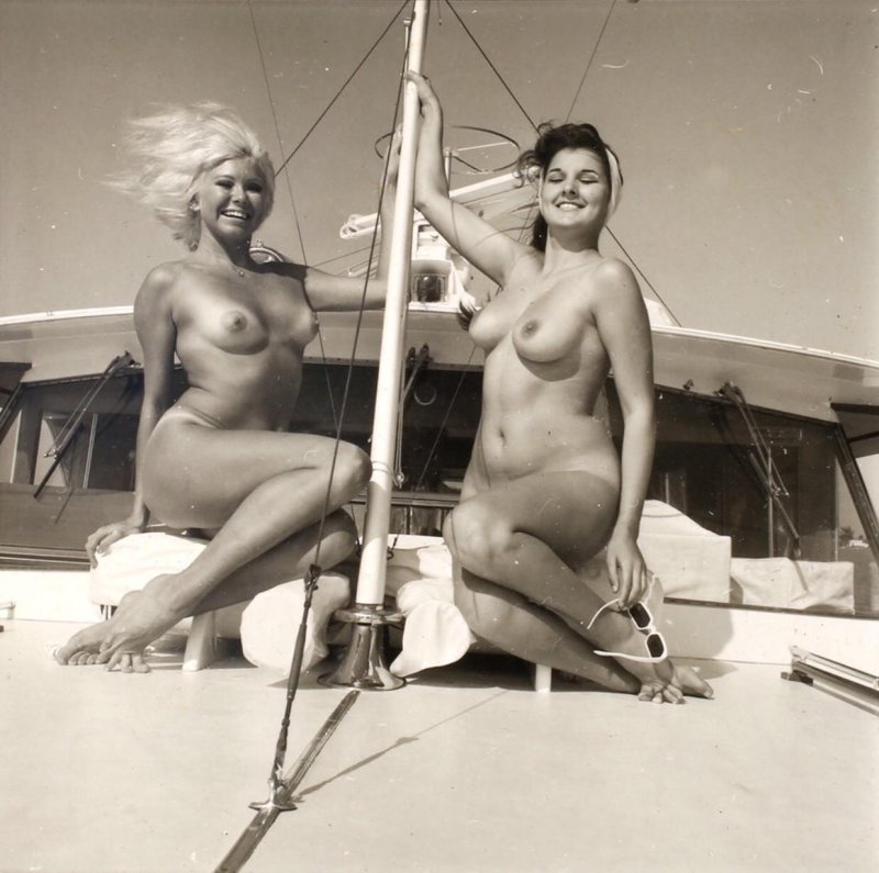 Naked retro girls