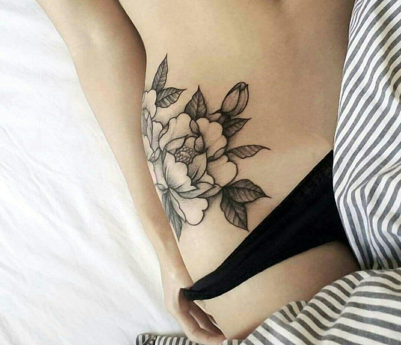 Tattoo on the hips