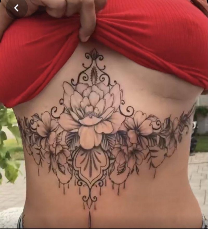 Tattoo on the abdomen for girls