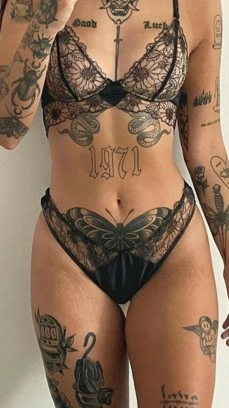 Tattooed girls completely