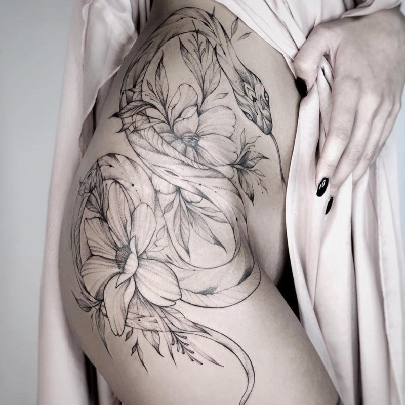 Sketches of tattoos for girls on the hip