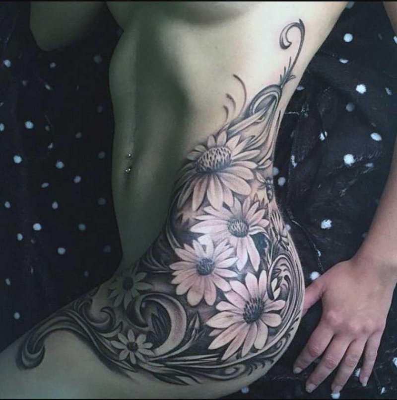 Tattoos for girls on the thigh and side