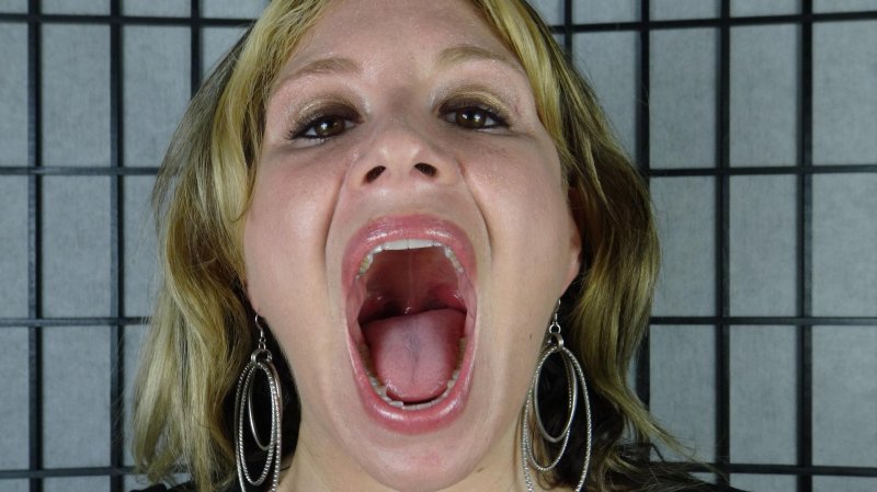 Widely open mouth at fetish