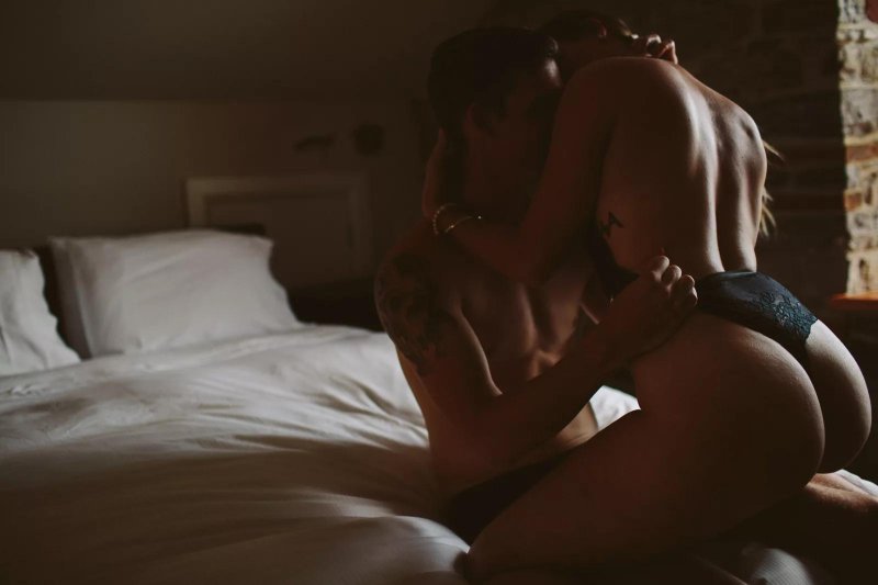 Erotic pair