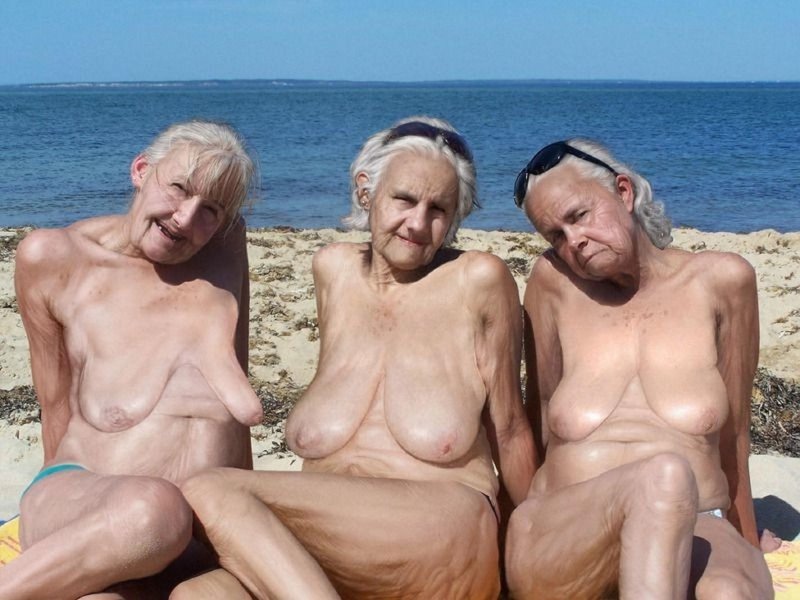 Grandmas nudist
