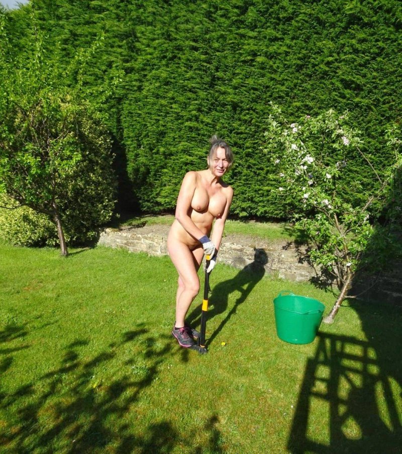 Naked women and men in the garden