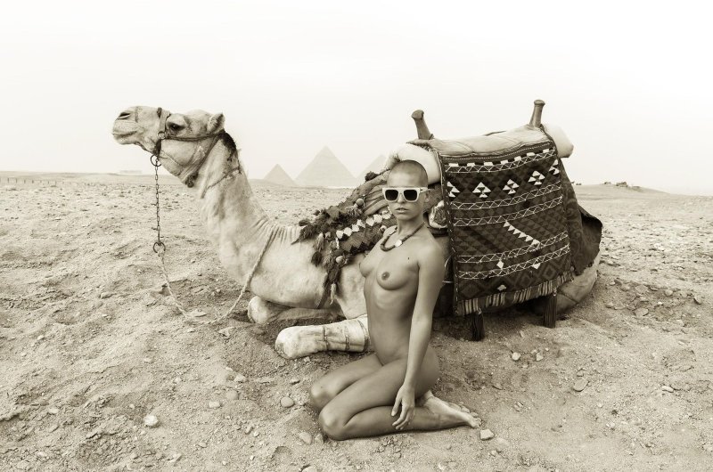 Marisa Papen in Egypt