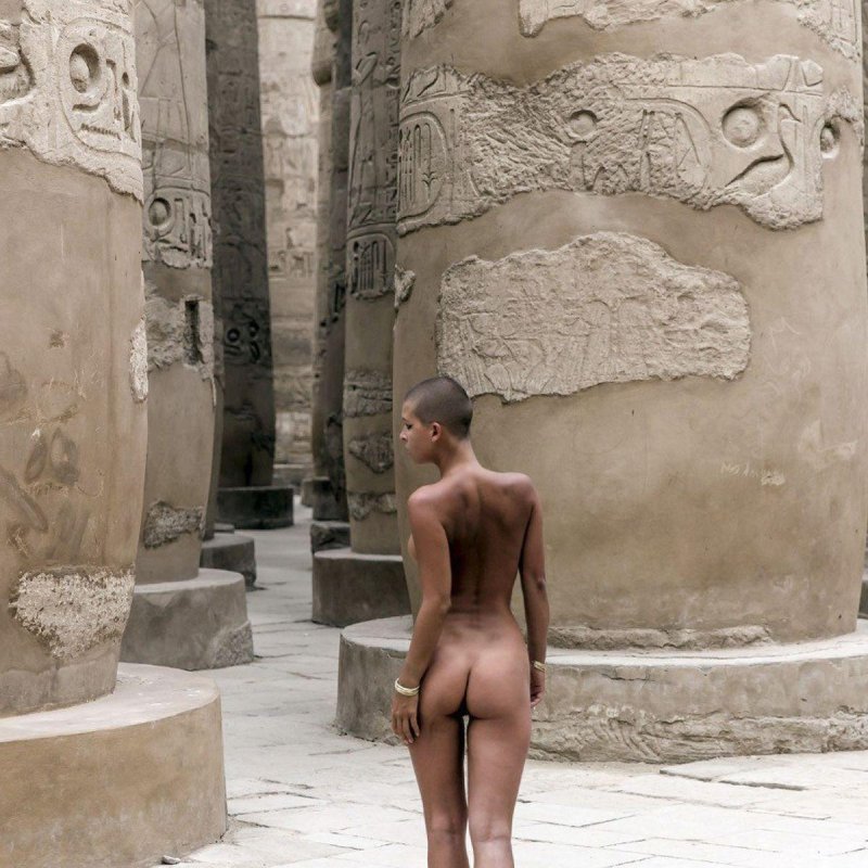 Marisa Papen in Egypt