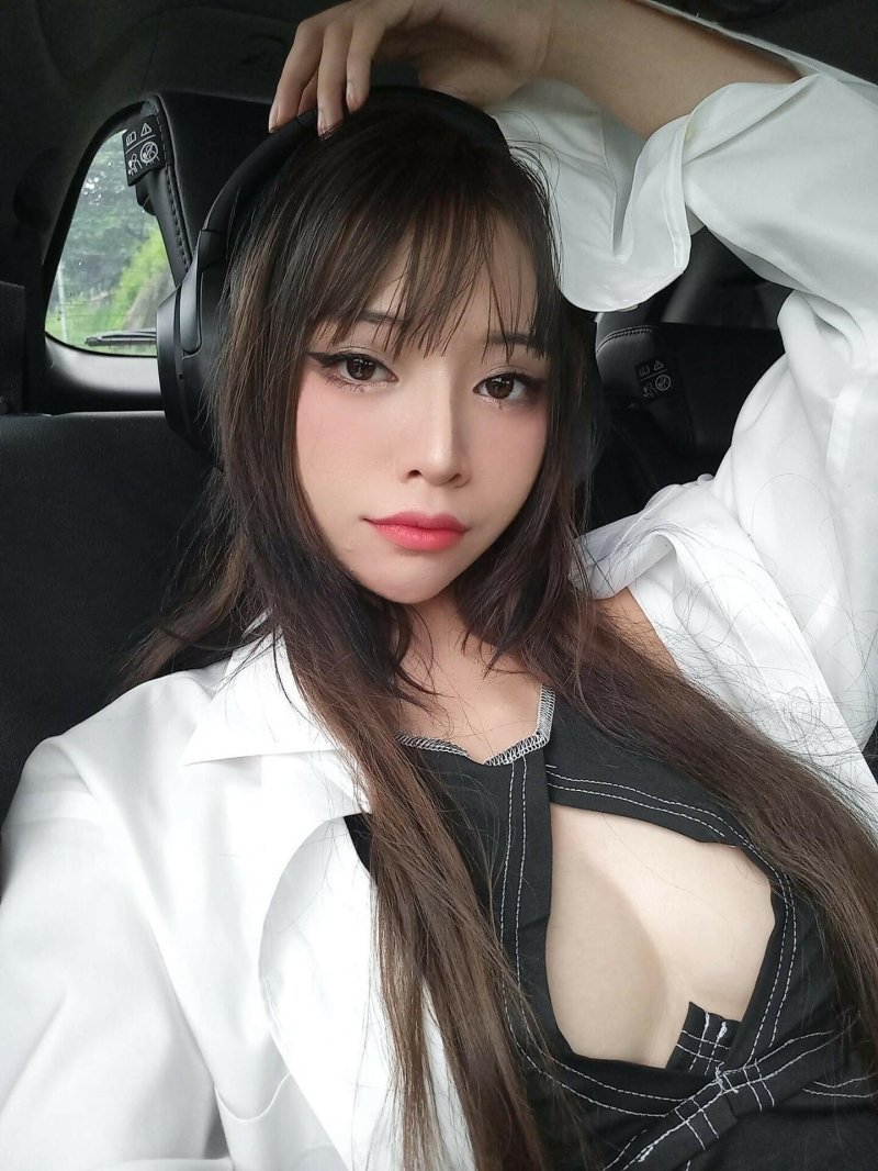 Cute Asian girls