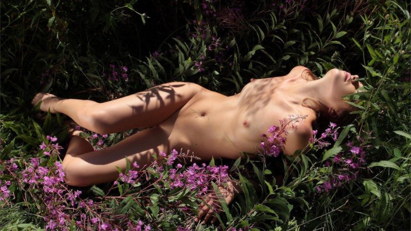 In the style of nude