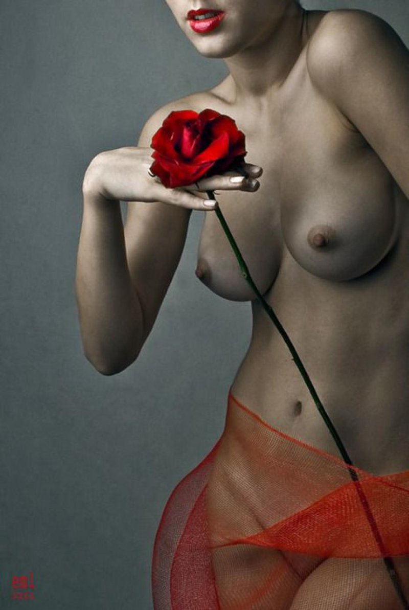 Erotic girls showed a rose