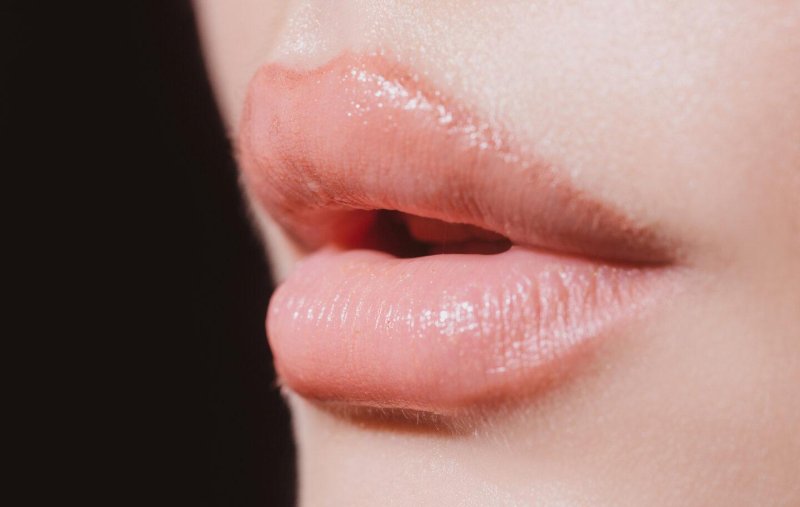 Female lips without lipstick