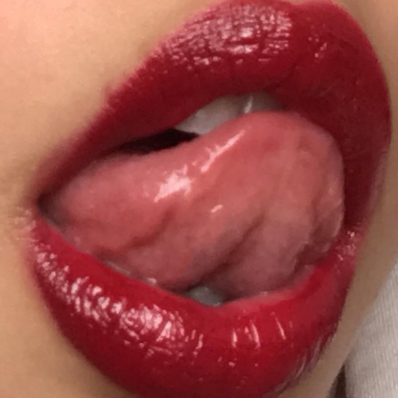 Lips without face