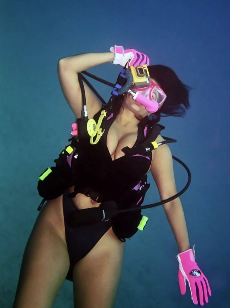 Girl in Aqualanga