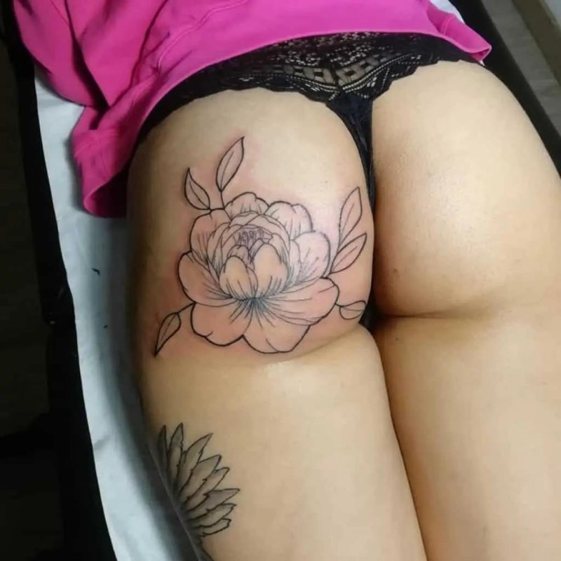 Tattoo for girls on the hip