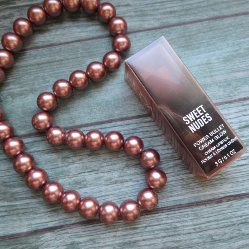 Natural chocolate pearls