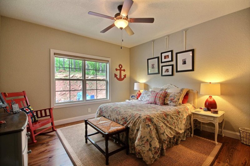 Rustic style bedroom