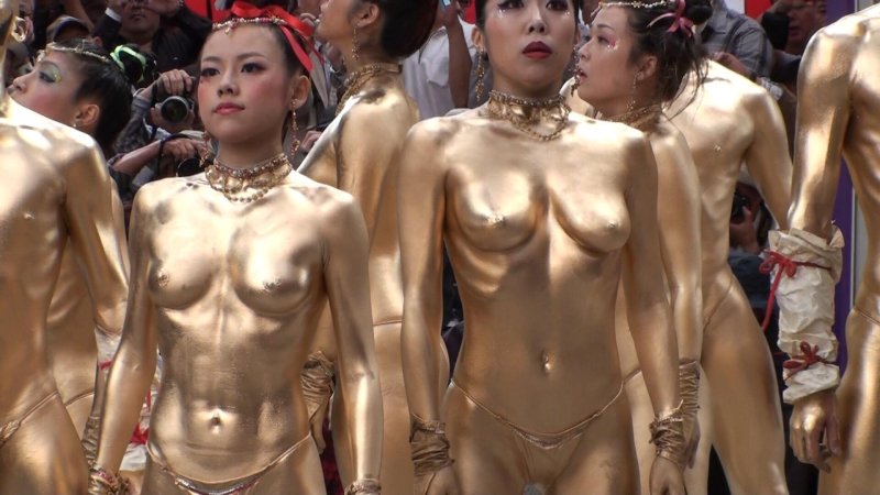 Naked Chinese women on stage