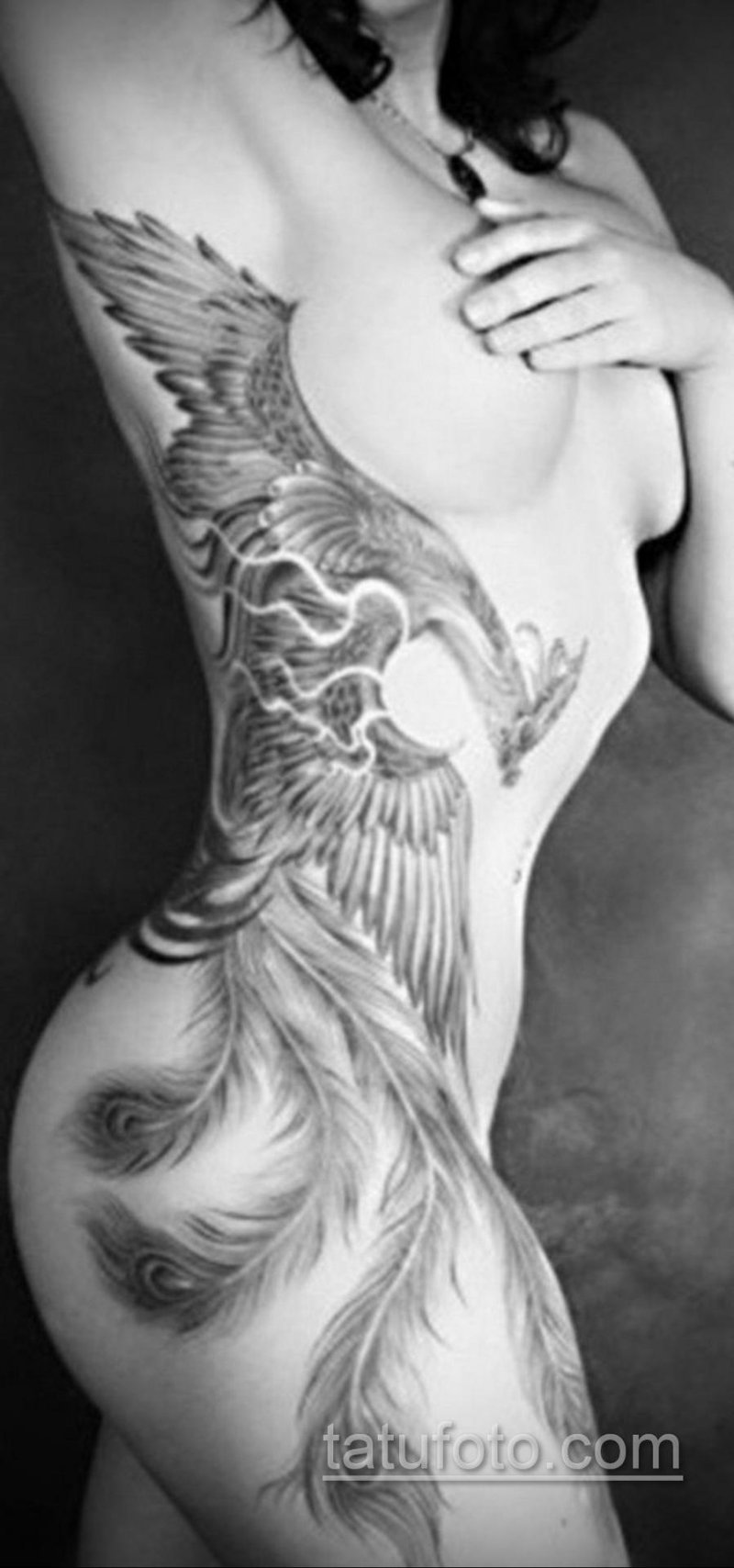 Tattoo Phoenix on the thigh