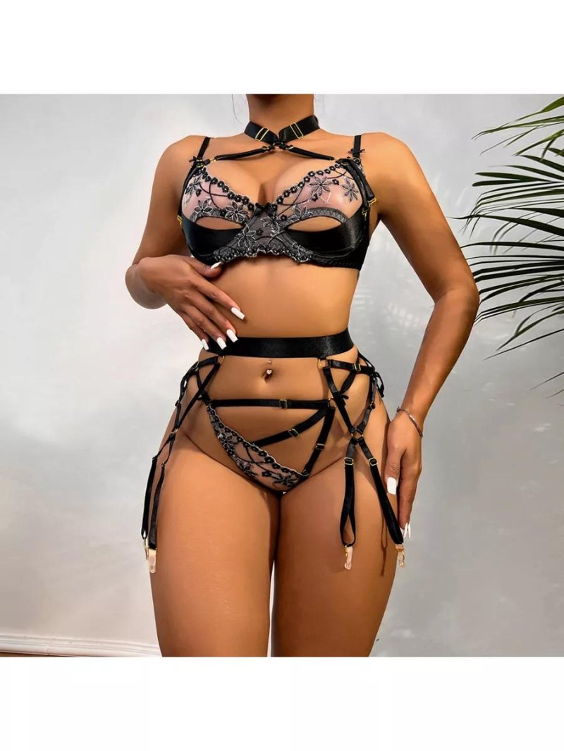 Erotic underwear set with belt
