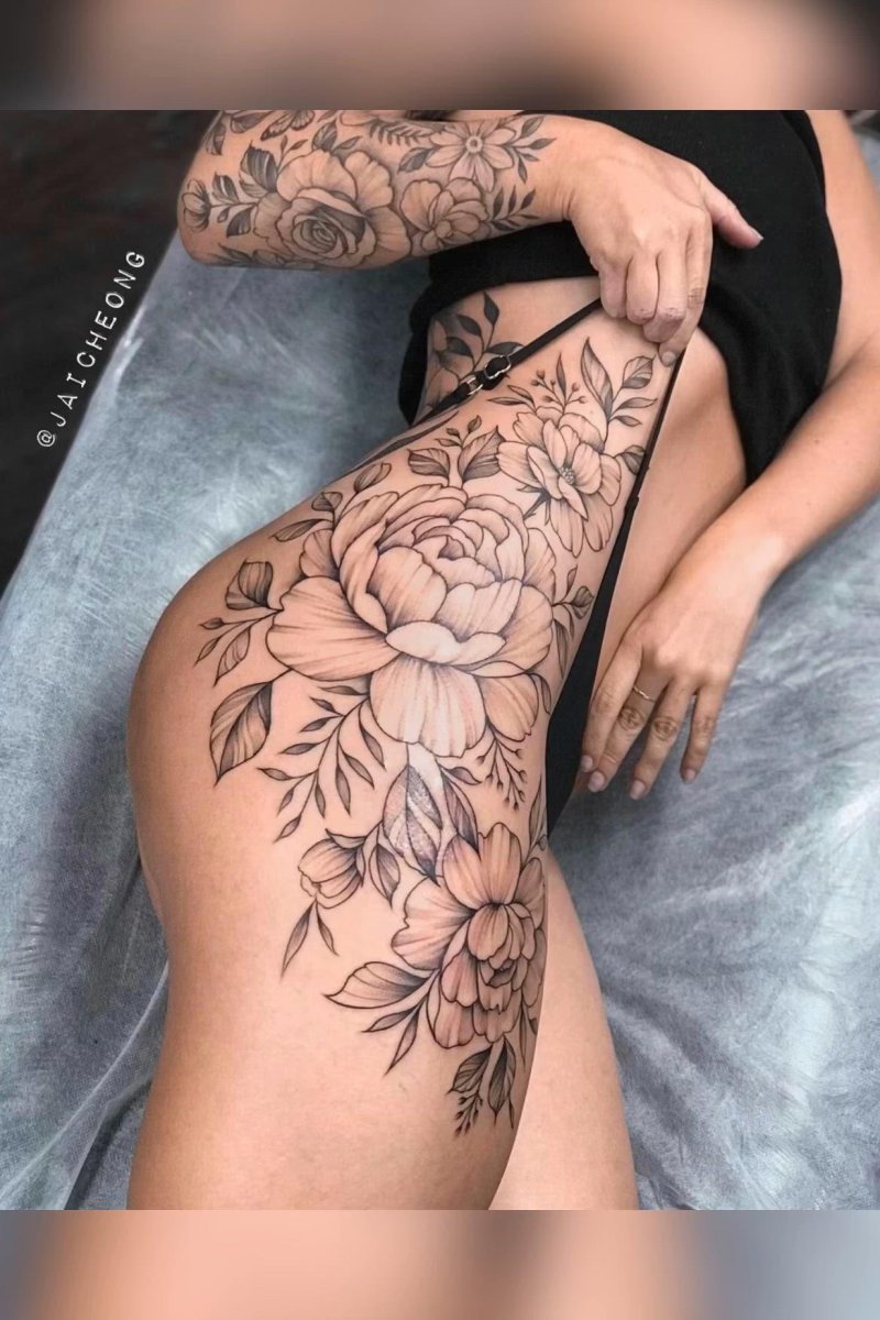 Tattoo on the hip for girls