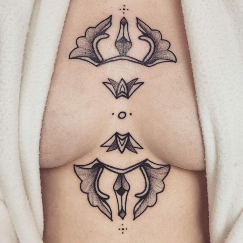 Tattoo between the sternum of girls