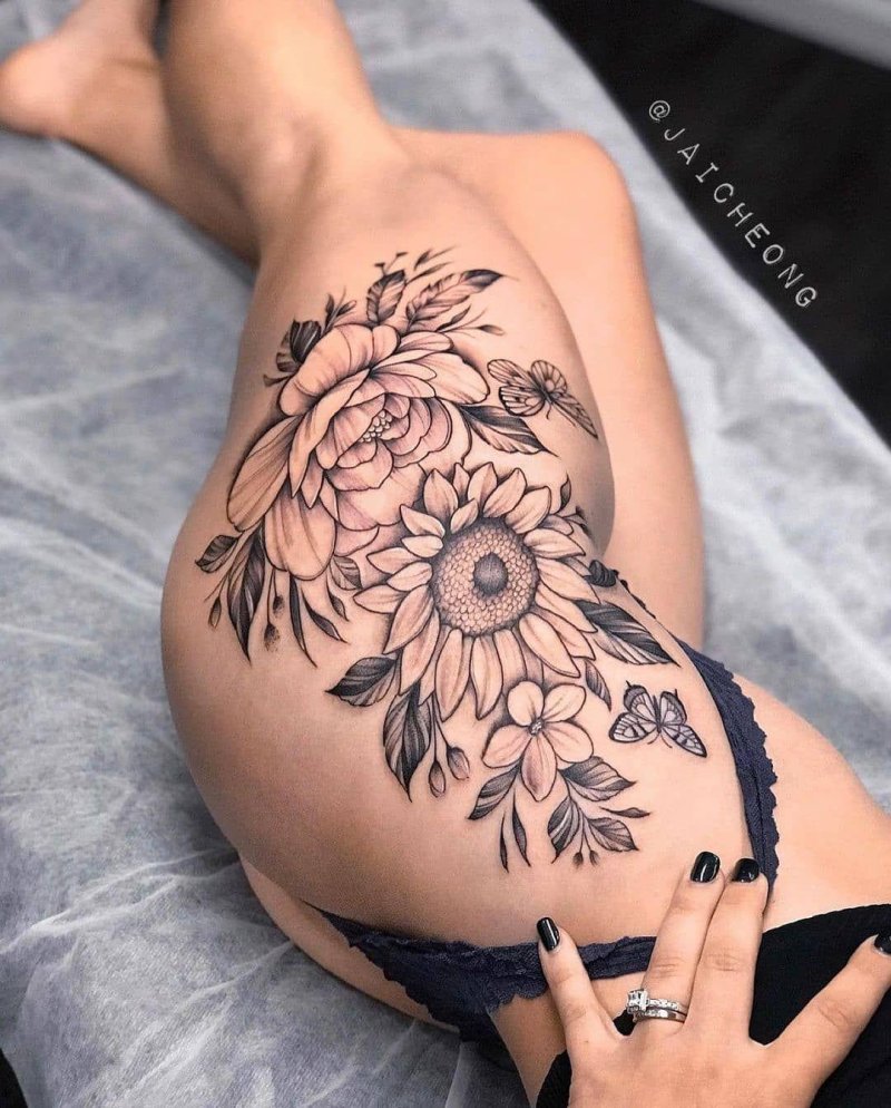 Tattoo on the hip for girls