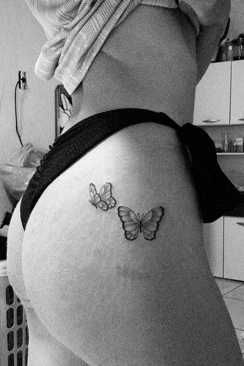 Tattoo on the hips