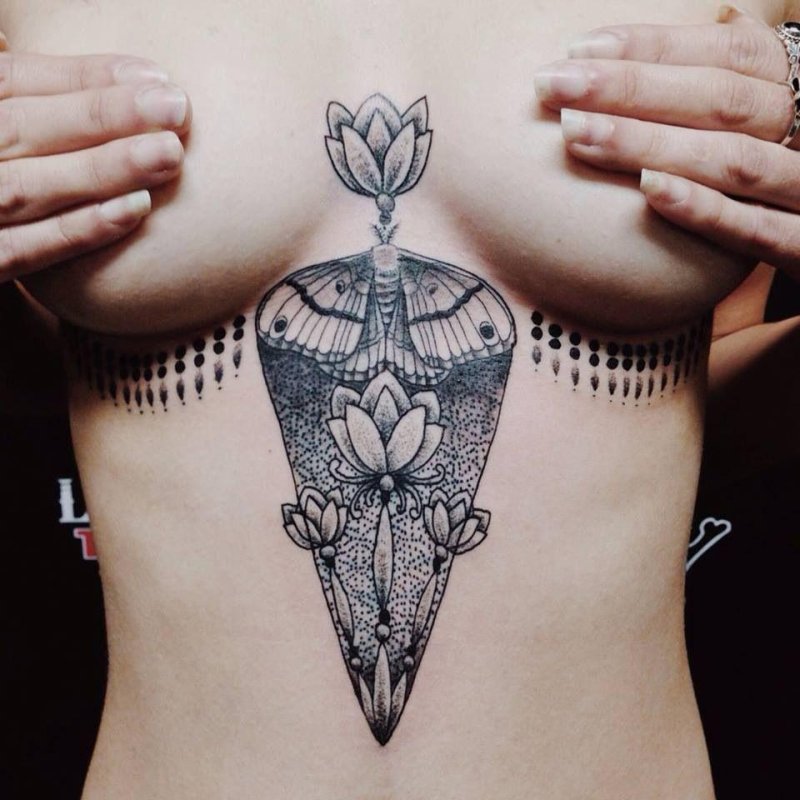 Tattoo between the sternum of girls