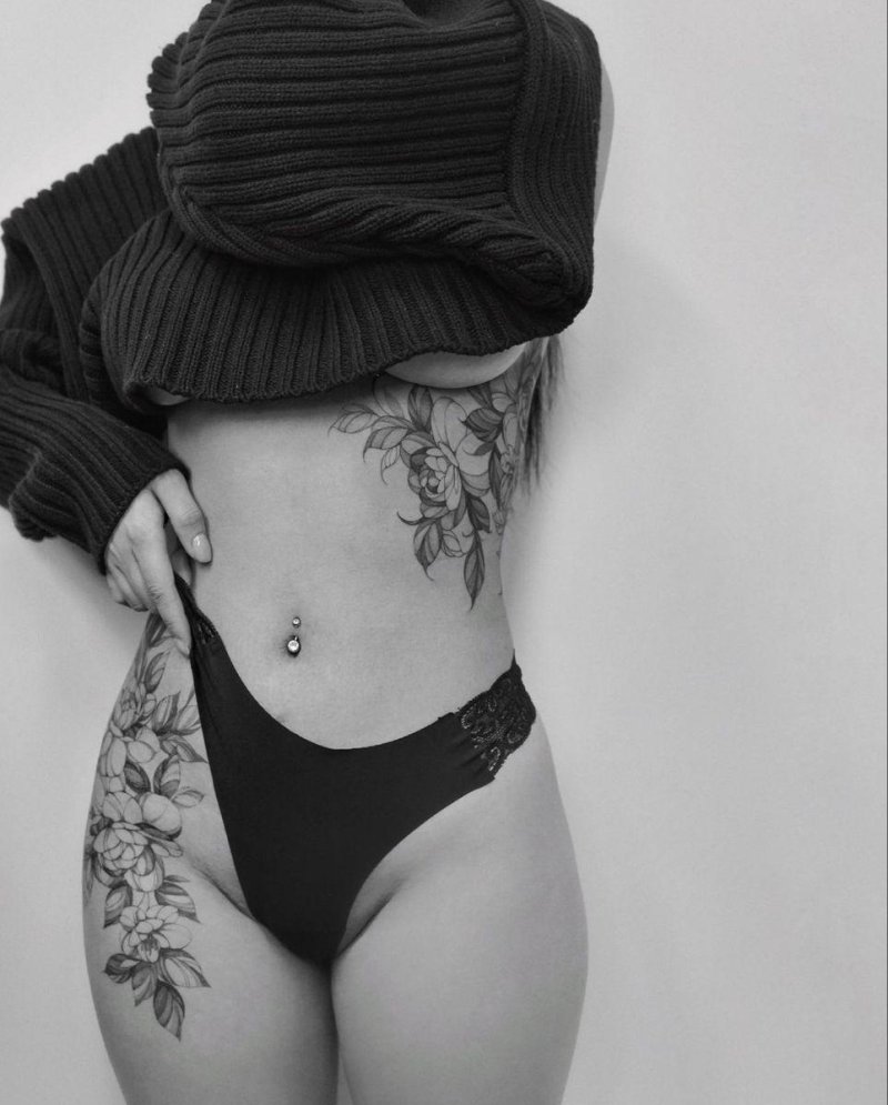 Tattoo on the hips