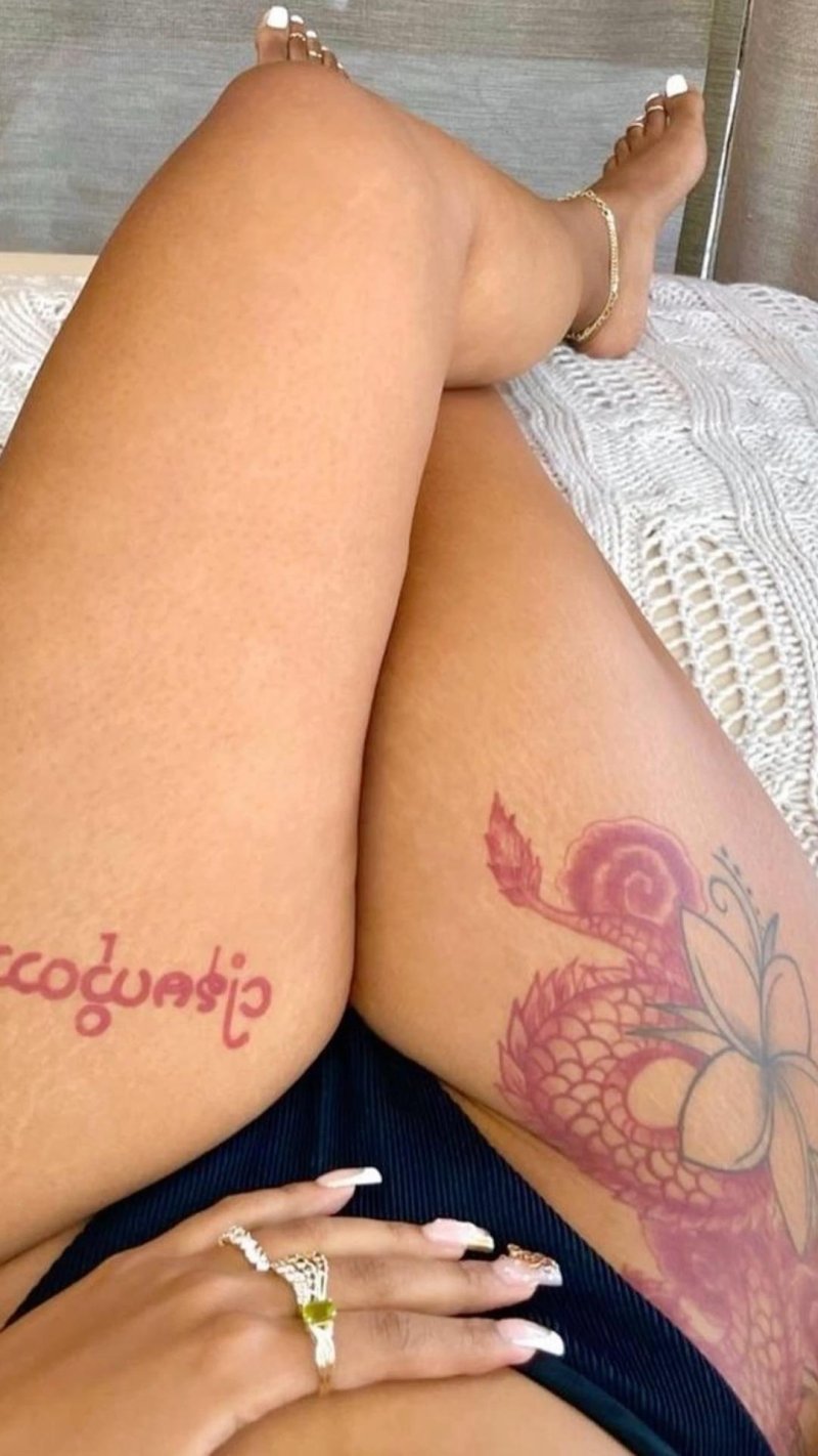 Women tattoos of the thigh