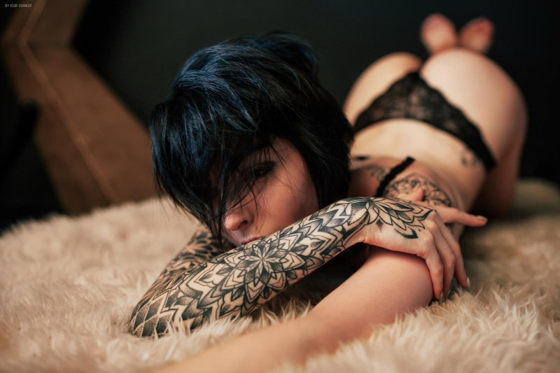 Sexy girls with tattoos