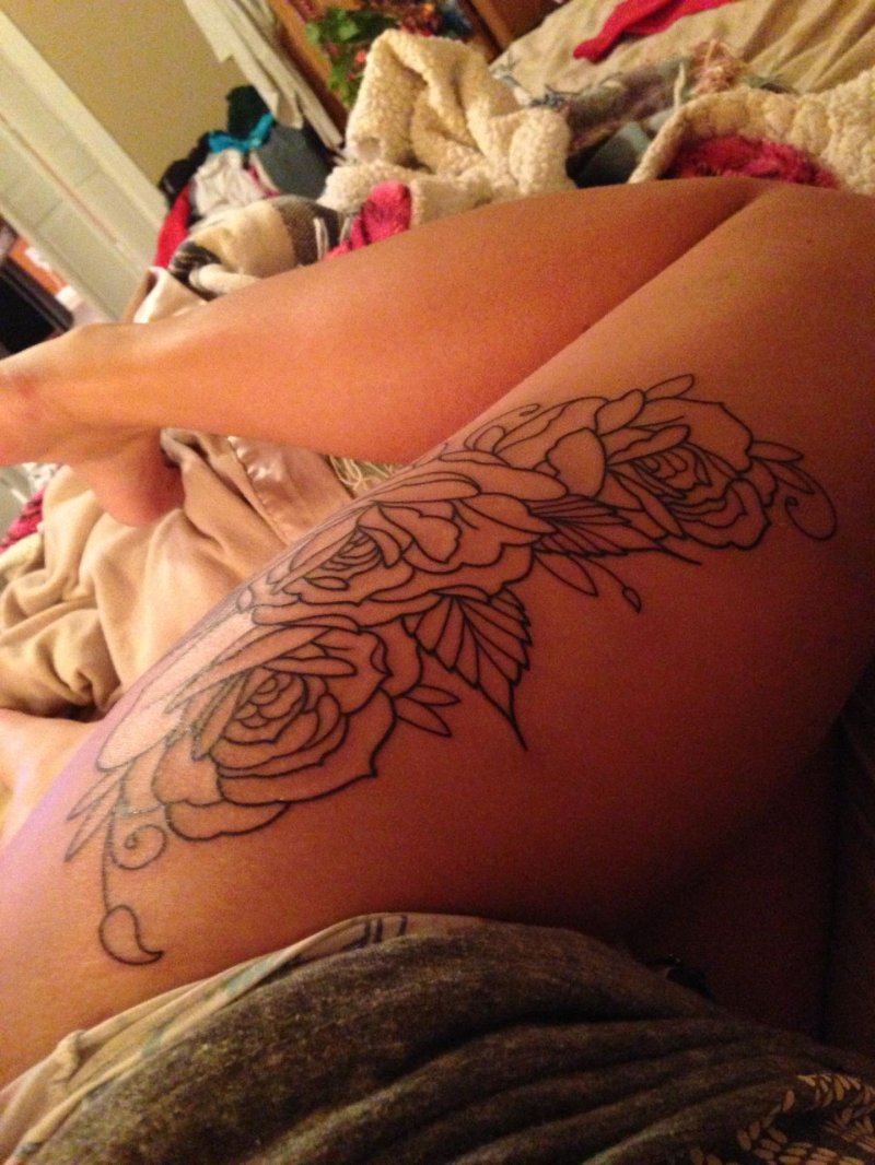 Tattoo on the hips for girls