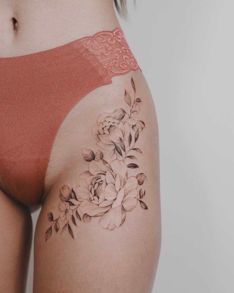 Tattoo on the hips
