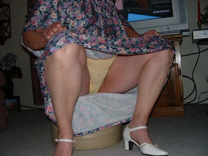 Old women in Pantalones