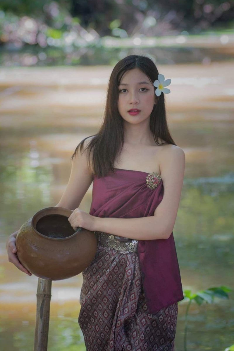 Cambodian girls