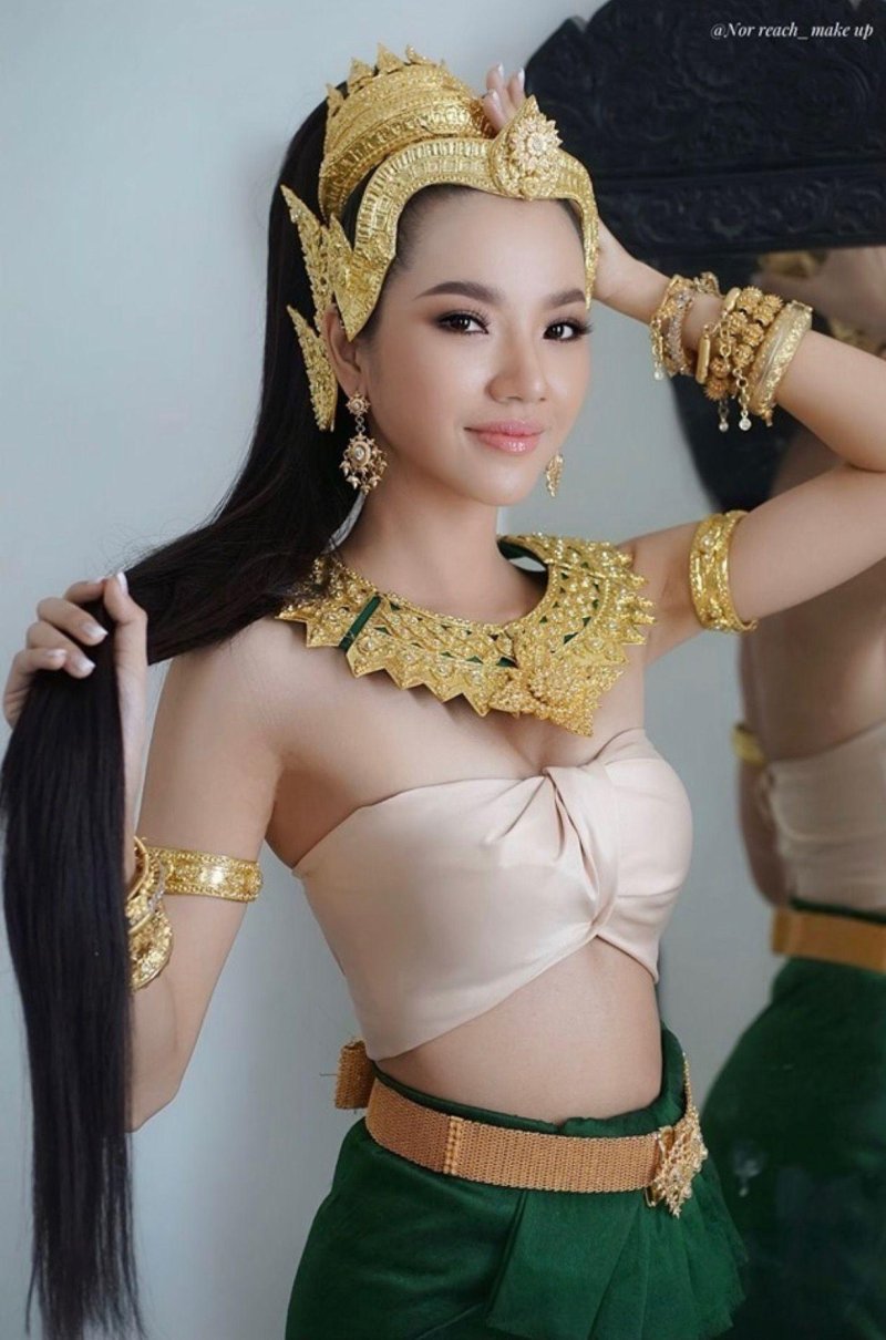 Cambodian girls