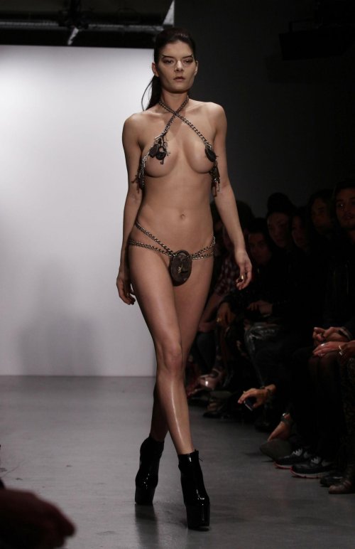 Miranda Kerr Naked Podium