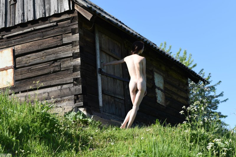 Walking in the village of Nude