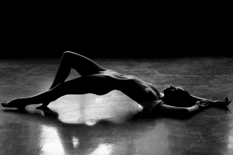 Beautiful poses for a nude photo shoot