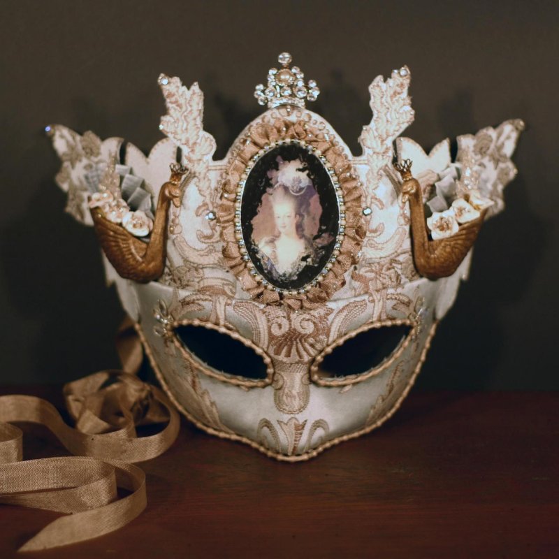 Mask Versailles