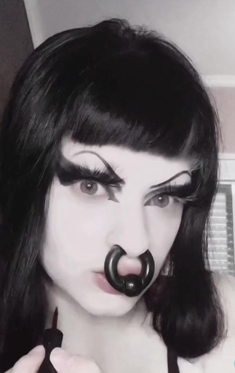Labret piercing