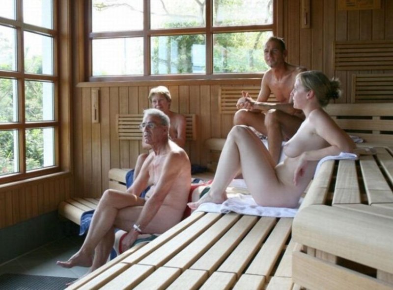 Family campaign in the bathhouse naked