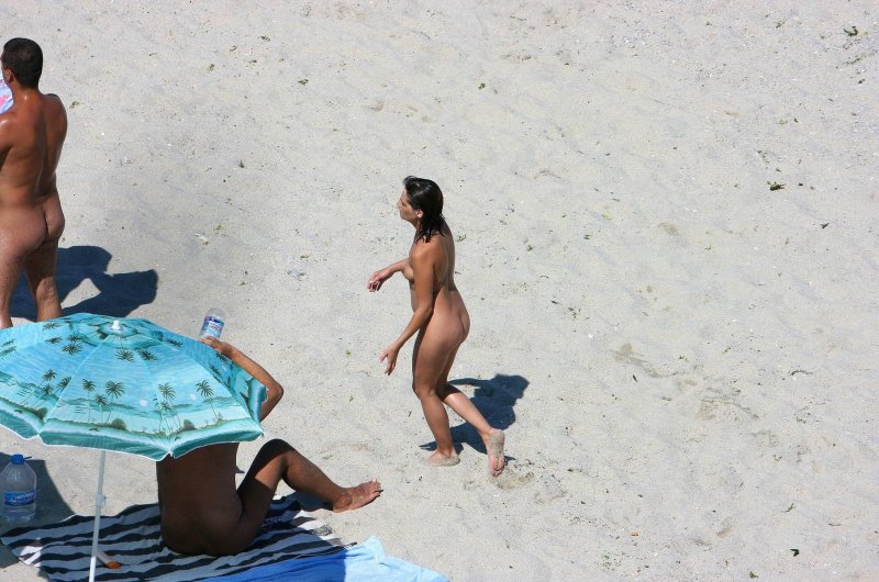 Nudists to the beach