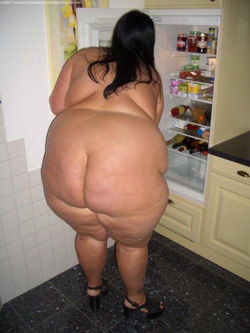 Bulk ass naked